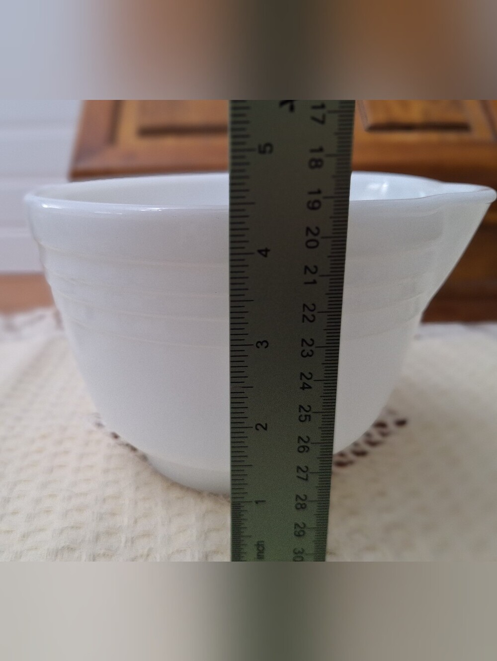 Hamilton Beach Pyrex Mixing Bowl With Pour Spout. Milk Glass White.